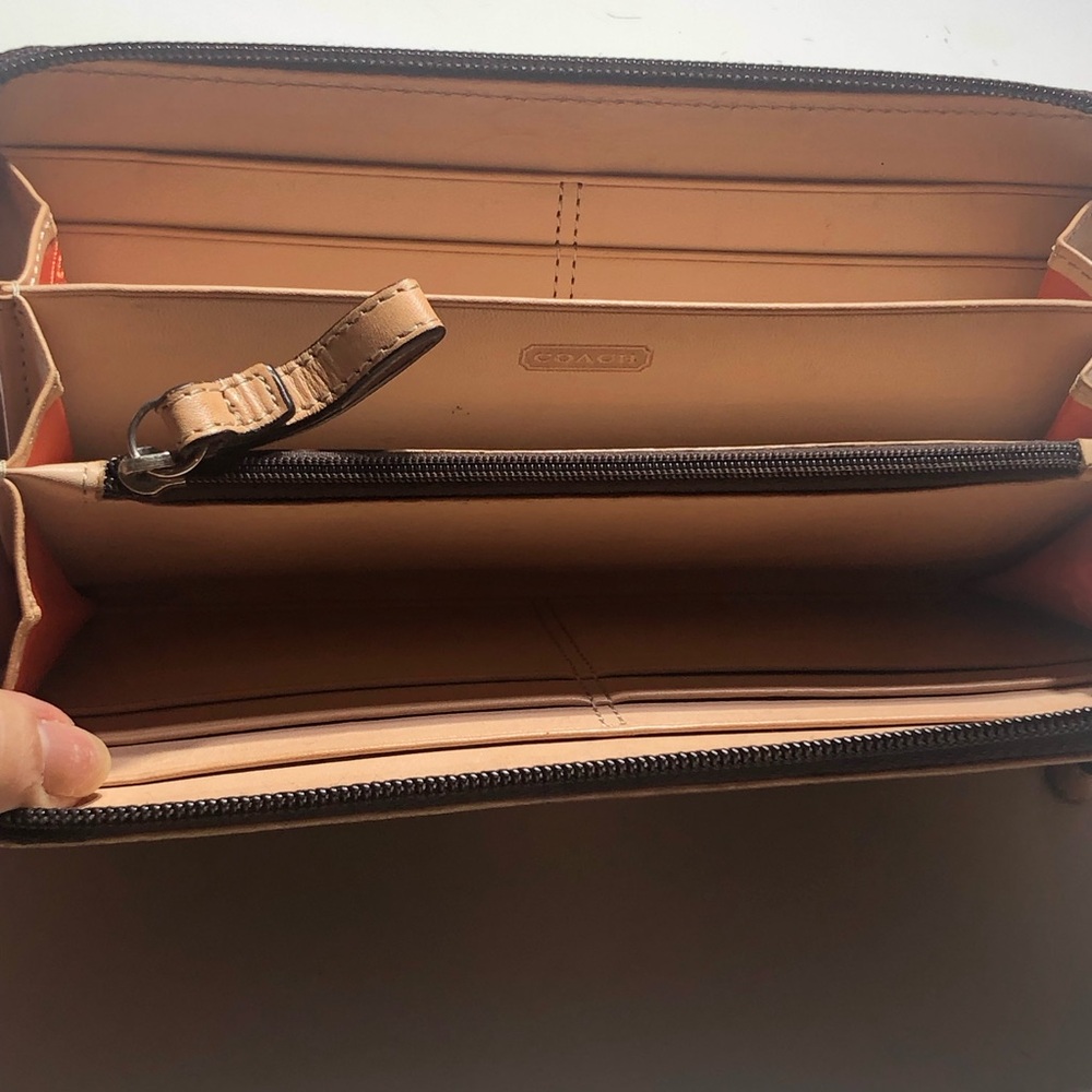 COACH Brown and Tan Signature Zip Around Wallet / Checkbook / Credit Cards - Picture 10 of 14